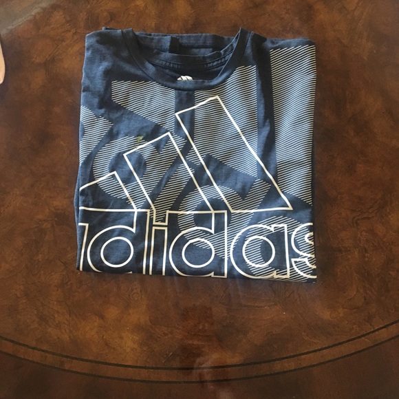 Bundle of 4 medium sized women/teen t-shirts - Picture 8 of 9